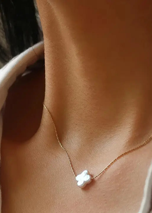 18K Gold Non-Tarnish Freshwater Pearl Clover Necklace
