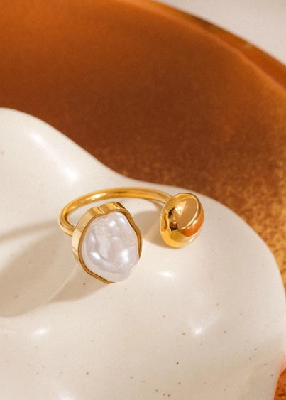 Cambria Abstract Pearl Ring