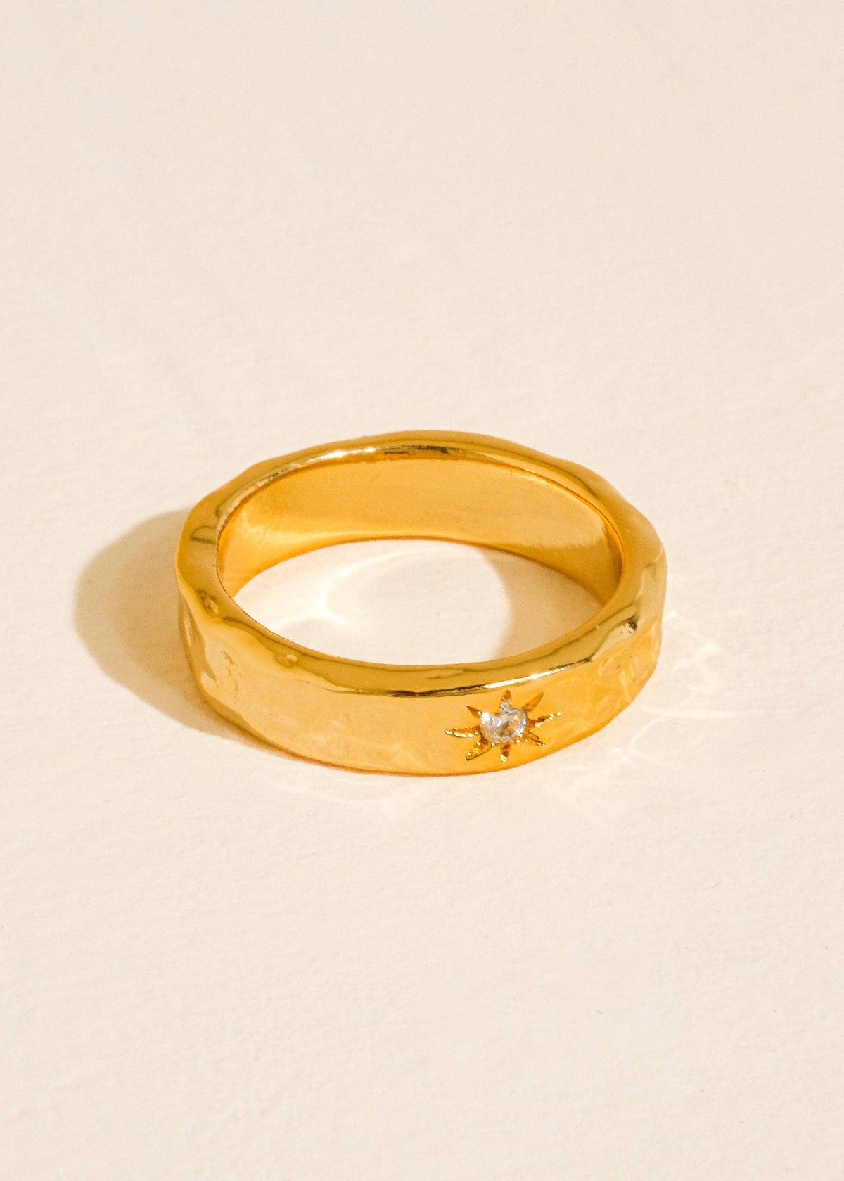 Naia 18K Gold Vintage Celestial Star Band Ring