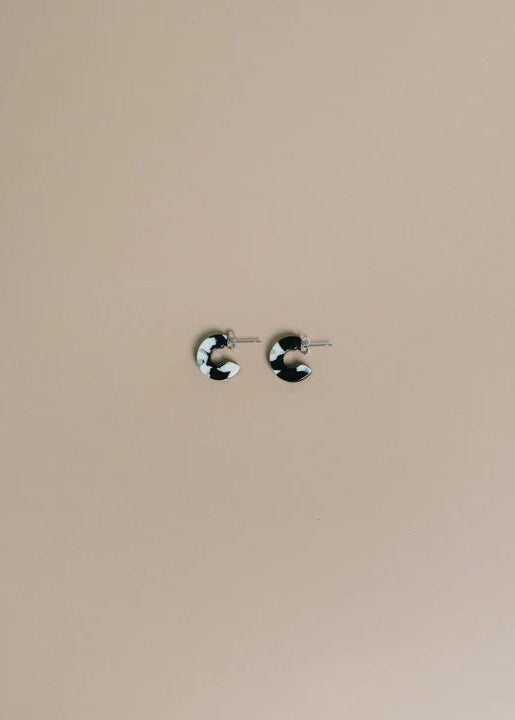 Nat + Noor Mali Hoop Earrings in Black and White