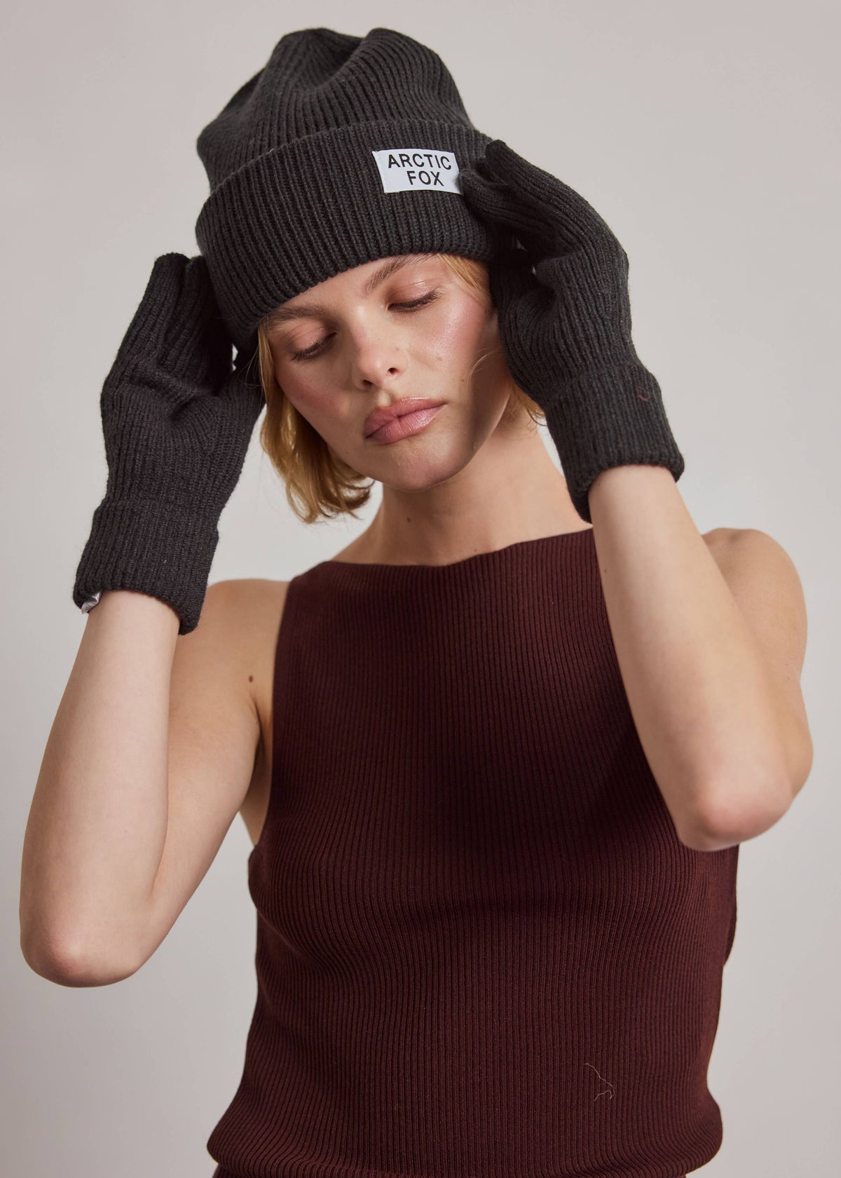 Arctic Fox Recycled Bottle Gloves in Black