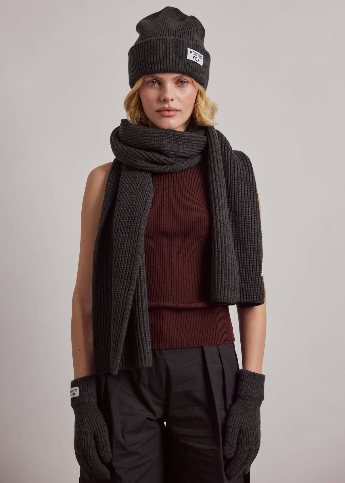 Arctic Fox Recycled Bottle Gloves in Black