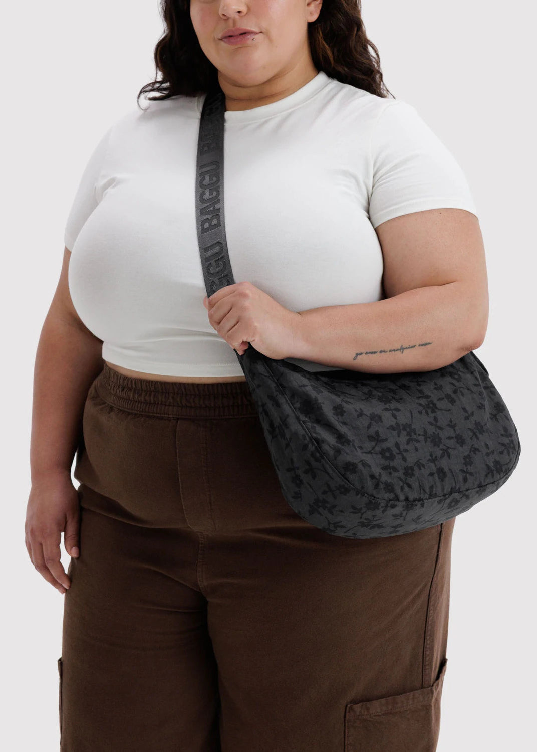 Baggu Medium Nylon Crescent Bag in Charcoal Ditsy Floral