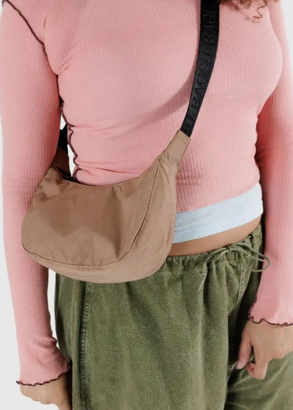 BAGGU Small Nylon Crescent Bag in Cocoa