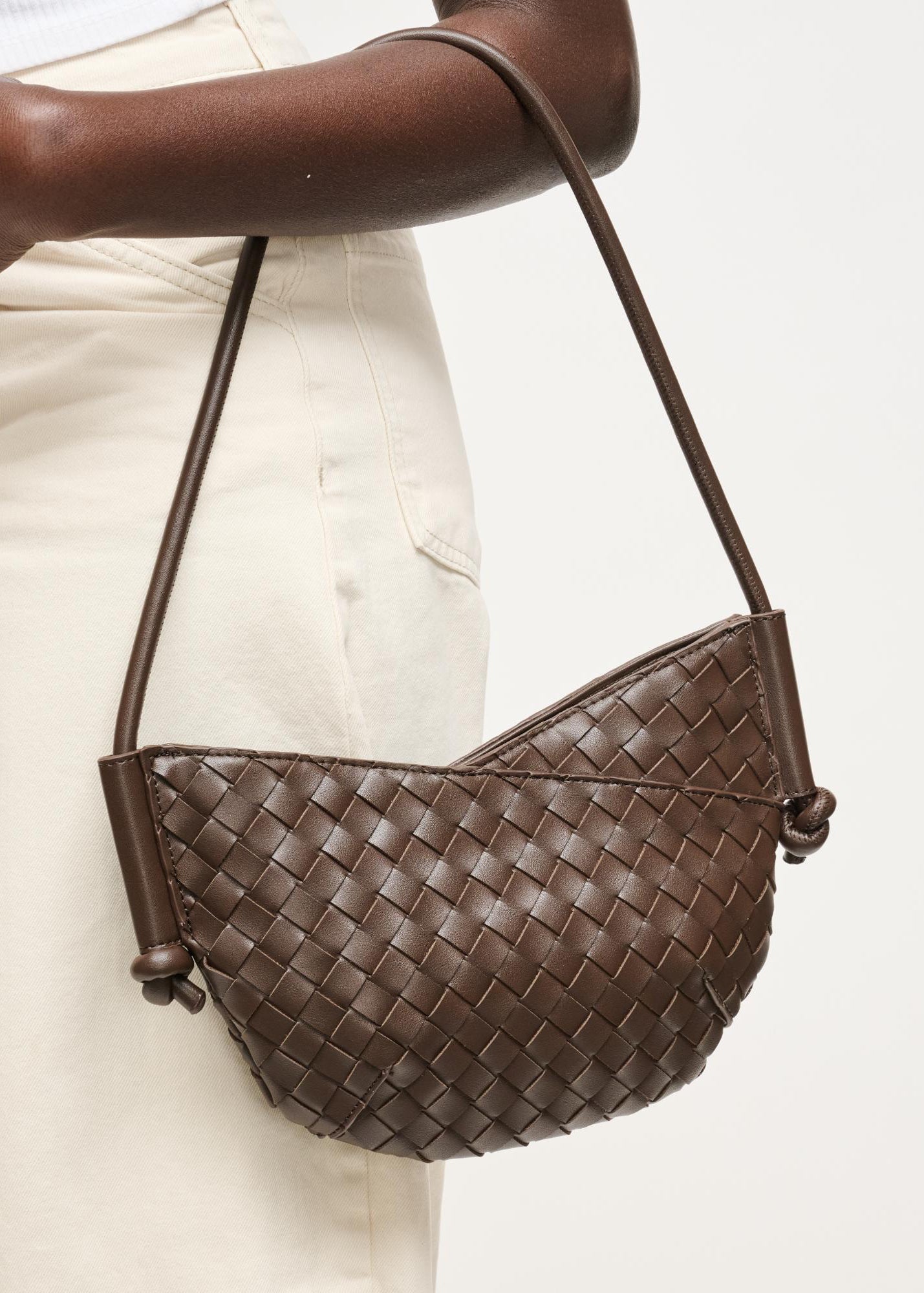 Oakley Shoulder Bag in Chocolate